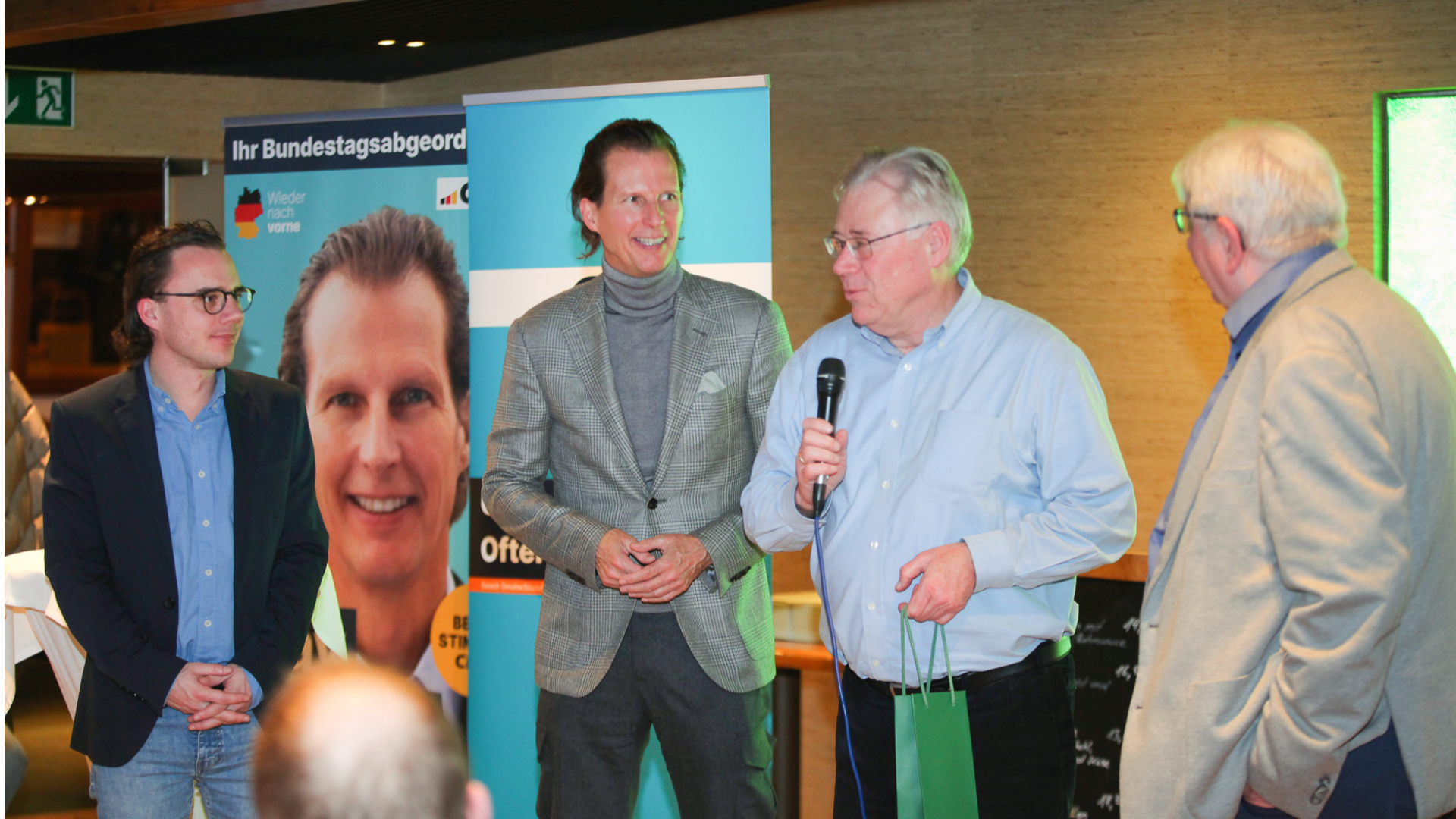 Vollbesetzter Brgerdialog mit MdB Olav Gutting
